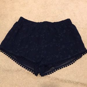 Forever 21 navy floral stitched shorts